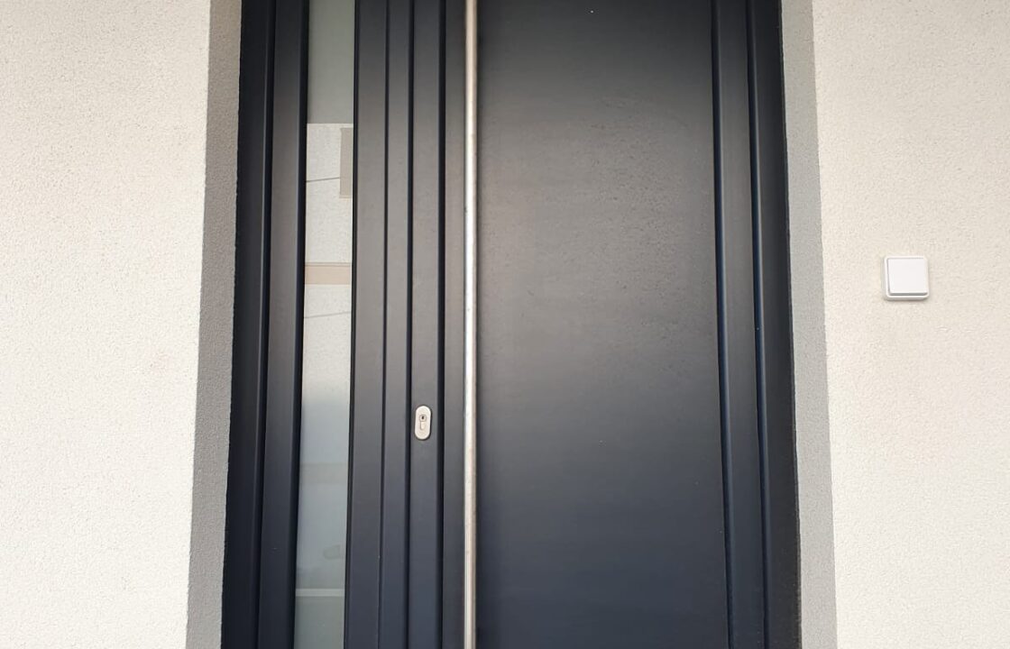 Puerta de entrada PVC color antracita