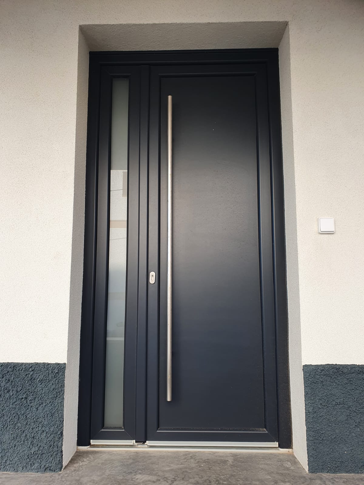Puerta de entrada PVC color antracita